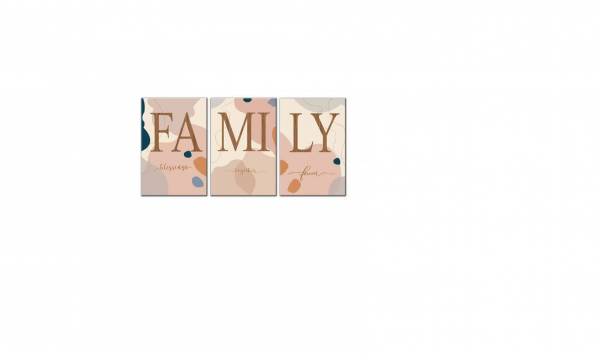 Tablou decorativ Canvas  format din 3 piese care formeaza cuvantul Family, cu culori deschise cu efect de lemn